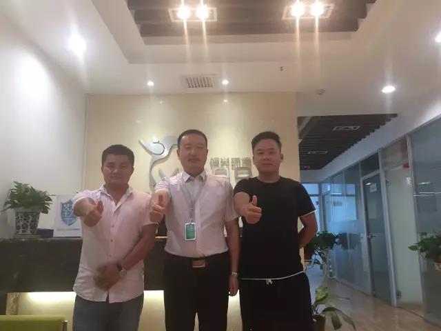 臺(tái)州、溫嶺、玉環(huán)代理商龔總和招商總監(jiān)合影