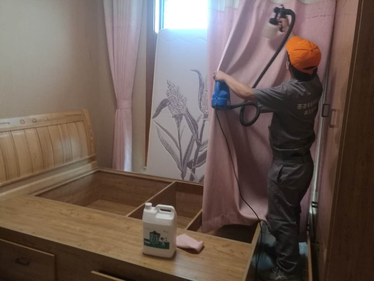 臥室窗簾、床全方位施工